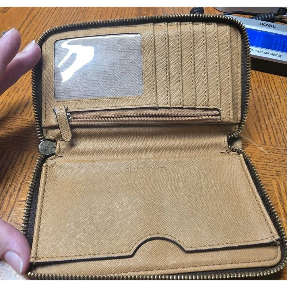 Michael Kors Jet Set Zip Around  Saffiano  Leather  Logo Wallet